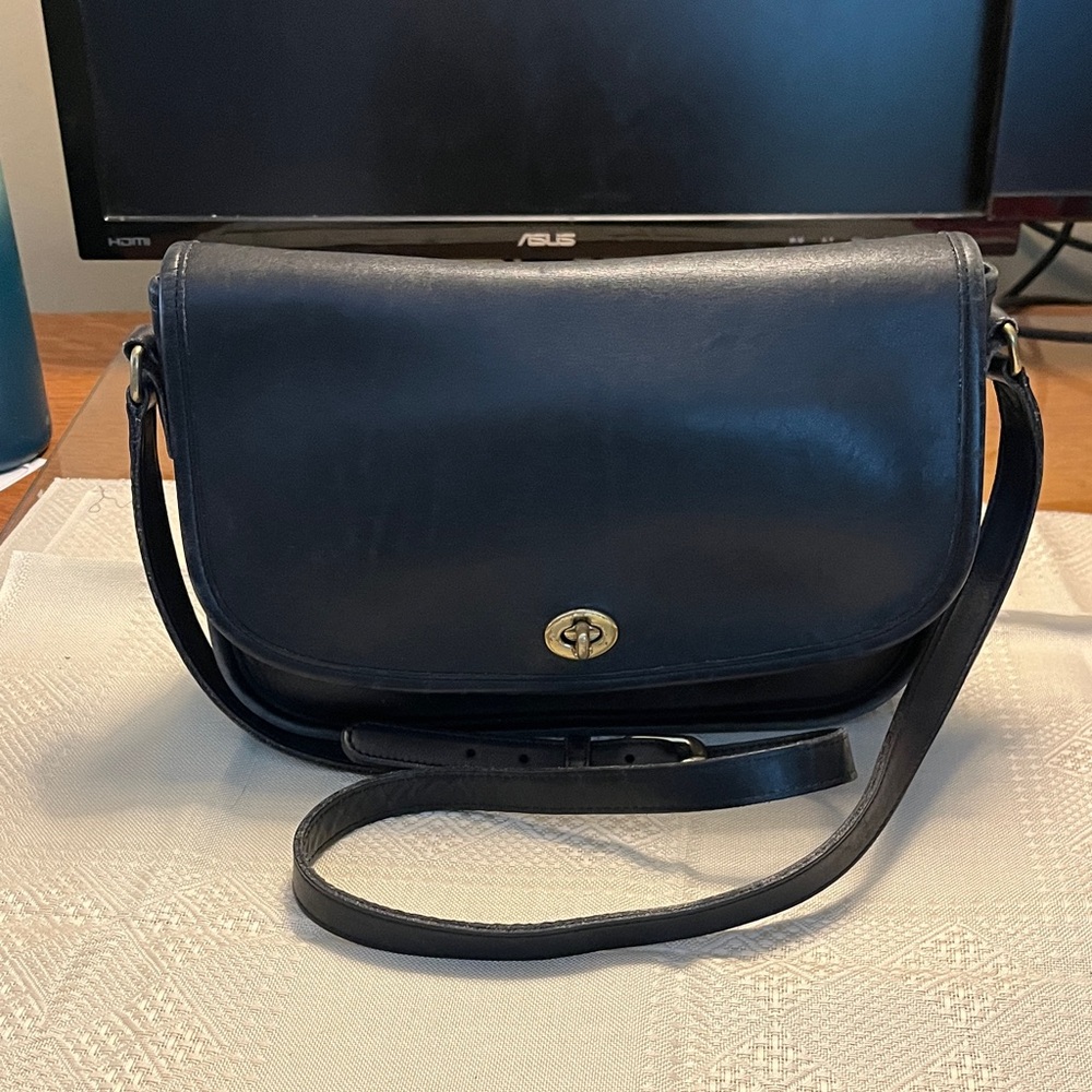 Vintage Black Leather Coach city bag 9790